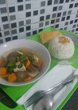 Sop bakso & tahu putih kuah pedas