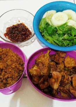 Ati ampela serundeng bumbu ungkep ala. penyetan kaki lima