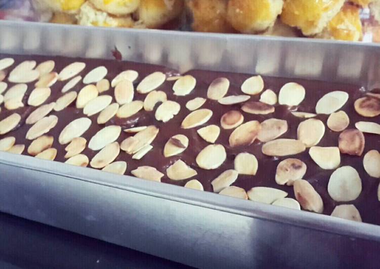 gambar untuk resep Almond Brownies Pudding