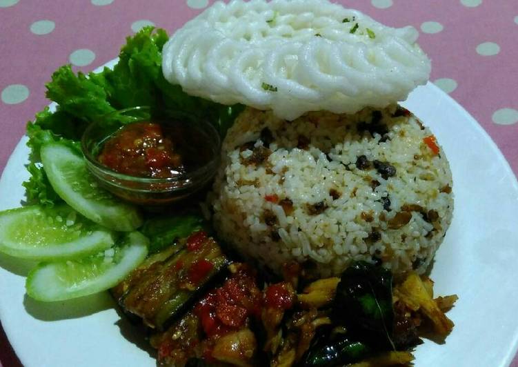 resep lengkap untuk Nasi Tutug Oncom