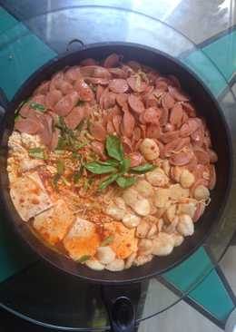 Budae jjigae / army base stew