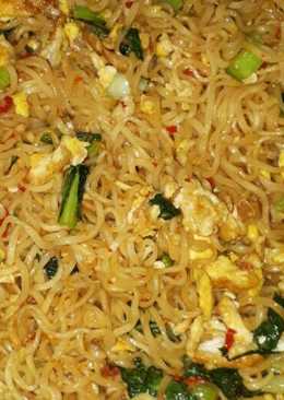 Mie goreng praktis (bekal sekolah)