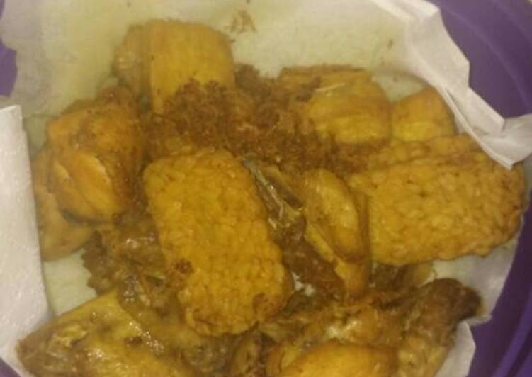 bahan dan cara membuat Ayam, Tahu & Tempe Goreng ala IP