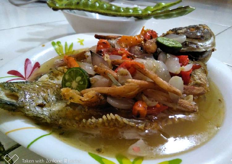 resep makanan Pecak gurame kuah bening