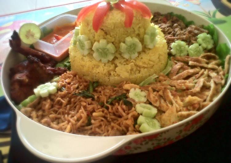 Resep Nasi  kuning  komplit Versi Rice  Cooker  oleh Elischa 