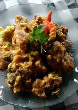 Ayam goreng saus telur asin