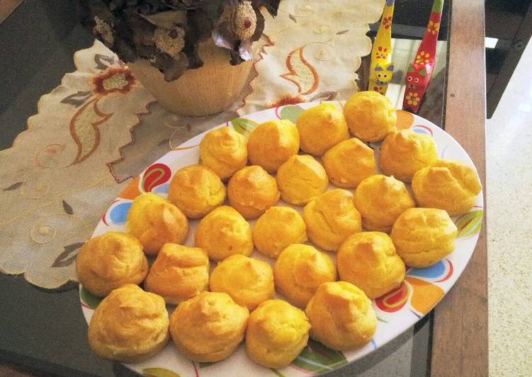 bahan dan cara membuat Kue soes vla susu vanila