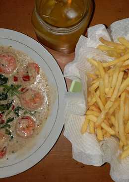 Garlic prawns in a cream sauce with spinach