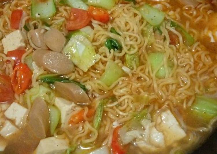 resep lengkap untuk Indomie Soto Pedas Segar