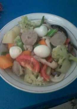 Sup saybak tepuy (sayur,bakso,telur puyuh)