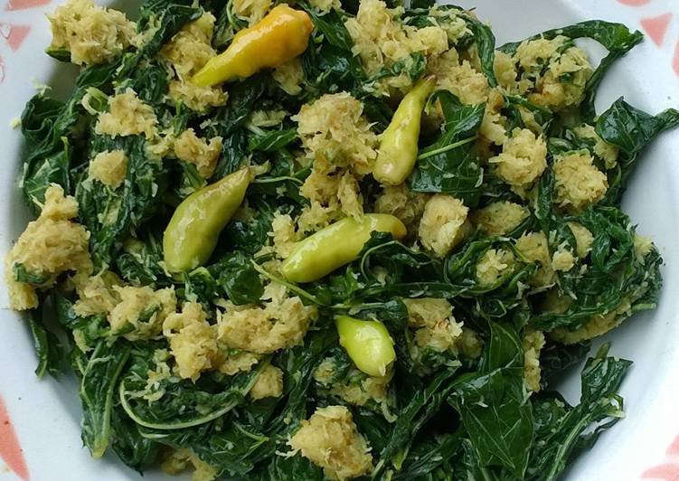 cara membuat Urap daun singkong bumbu ebi