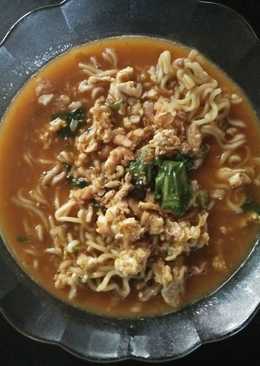 Mie kuah empal gentong pedas