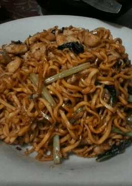 Mie goreng Ayam seadanya...ðŸ˜„ðŸ˜„