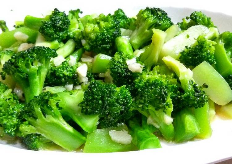 Resep Cah brokoli  bawang putih  oleh Dewi Rahayu Cookpad