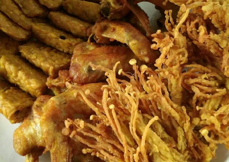 cara membuat Lalapan Ayam goreng,jamur enoki dan tempe