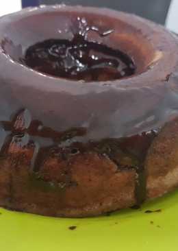 Bolu cokelat pakai tepung cakra yang lembut.