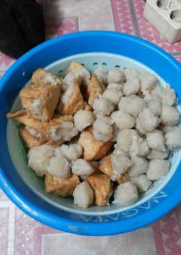 Bakso dan tahu isi ayam