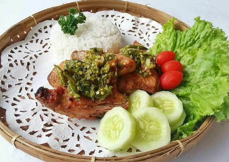 resep masakan Ayam Penyet Cabe Ijo