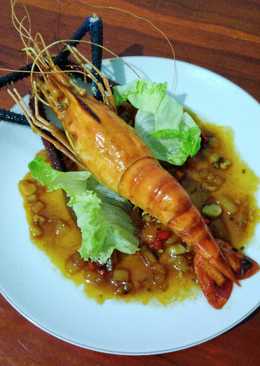 Udang Galah Saus Asam Pedas