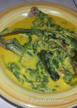 Gulai ikan salai patin mix daun ubi (khas melayu Riau)