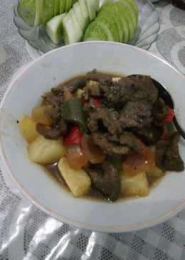 Semur daging lada hitam dan kentang