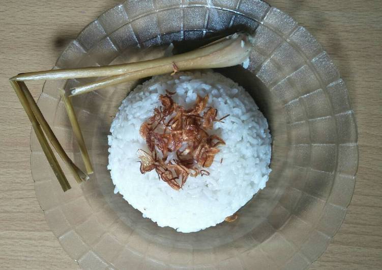 Resep Nasi uduk ricecooker Dari Elok Iff