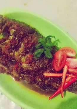 Ikan mujair tumis kunyit