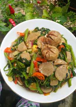 Tumis kangkung bakso