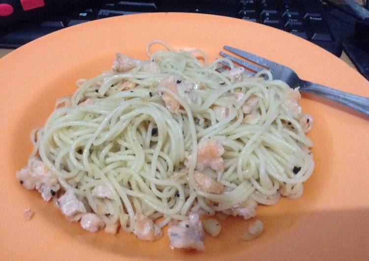 Resep Spaghetti aglio olio with salmon Oleh Stephanie