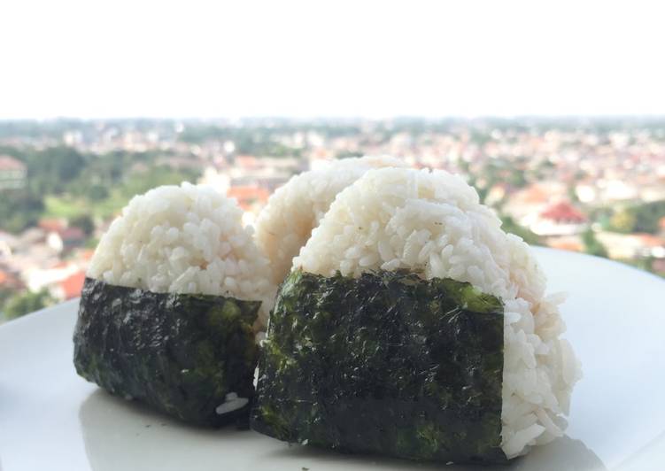 resep makanan Onigiri tuna mayo - super quick lunch box