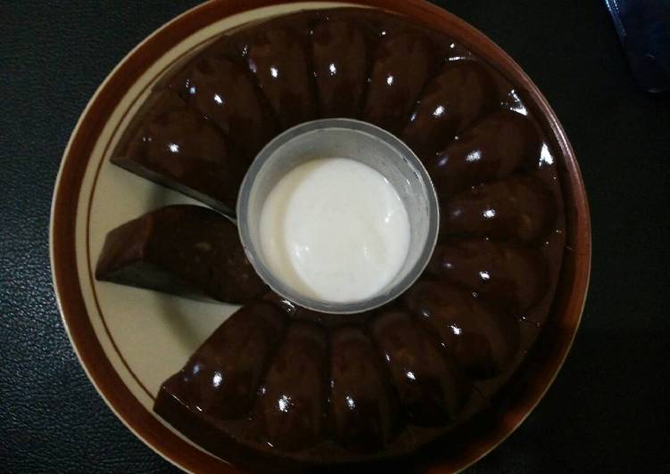 gambar untuk resep Puding Coklat Roti Tawar saus vla santan