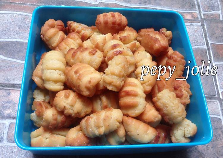 bahan dan cara membuat Kue garpu renyah manis