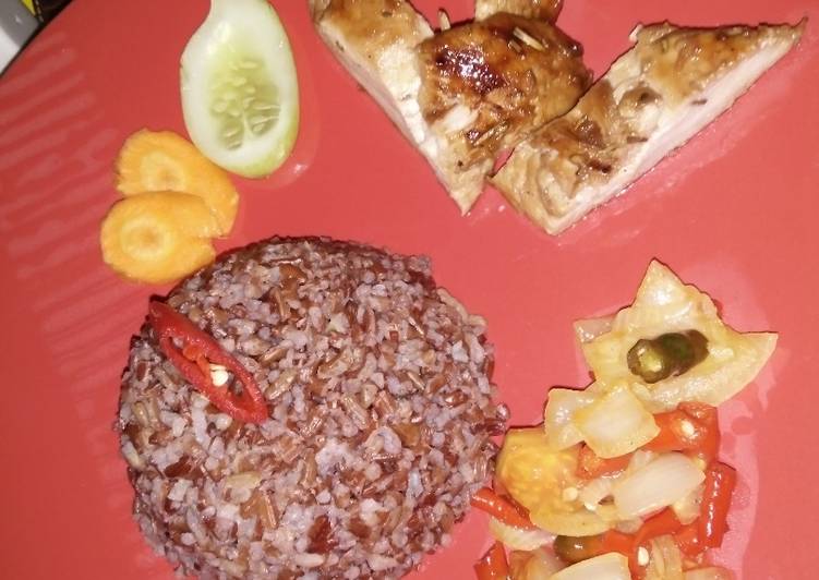 resep lengkap untuk Nasi merah hainan with chicken steak n salsa chili