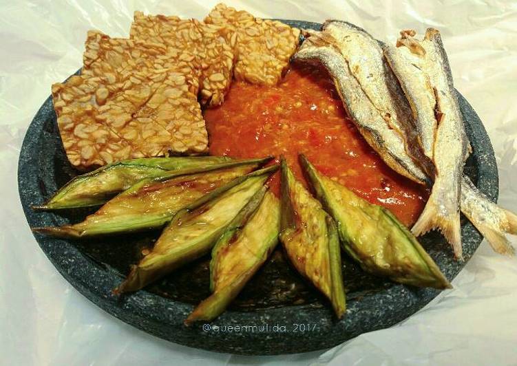 gambar untuk resep Sambel Penyetan Tomat Terasi