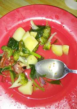 Suyur bening kentang bayam dan brokoli