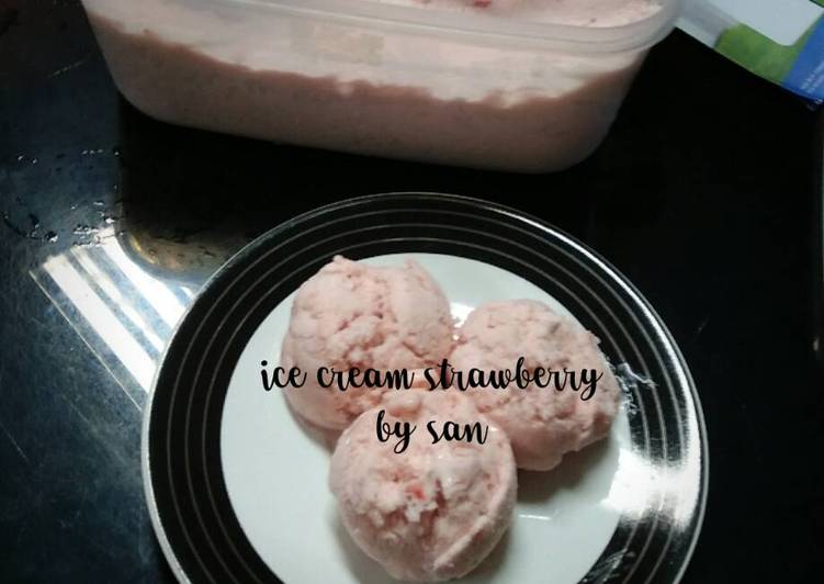 Ice Cream Strawberry Rumahan (Mumer)