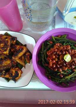 Ayam bakar taliwang vs plecing kangkung khas Lombok