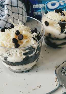 Oreo cake in jar