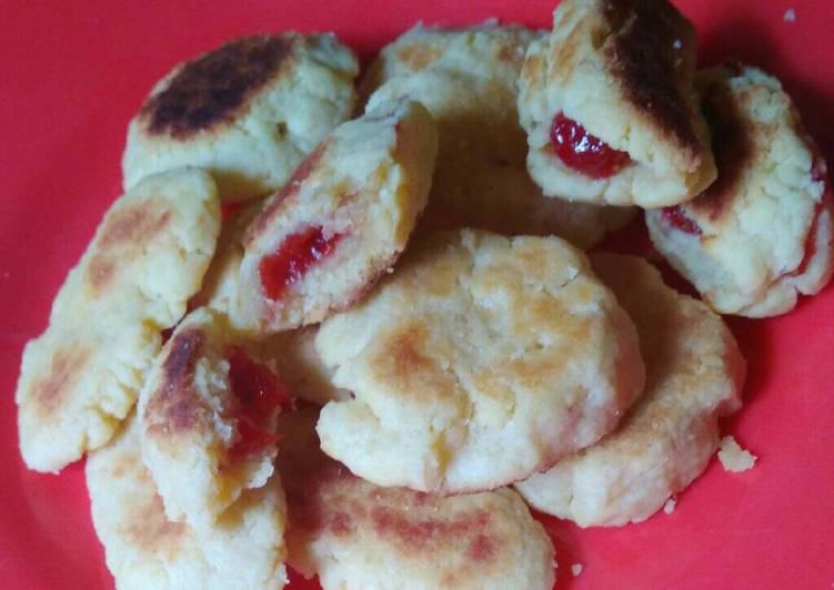 resep lengkap untuk Cookies Milna selai strawberry (No mixer, no oven)