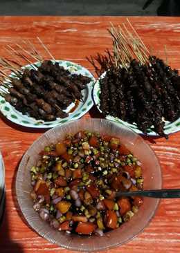 Sate kambing dan sate usus ayam bumbu kecap cabe tomat