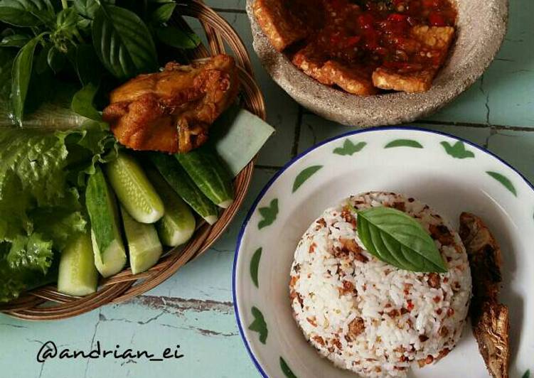 resep lengkap untuk Nasi Tutug Oncom