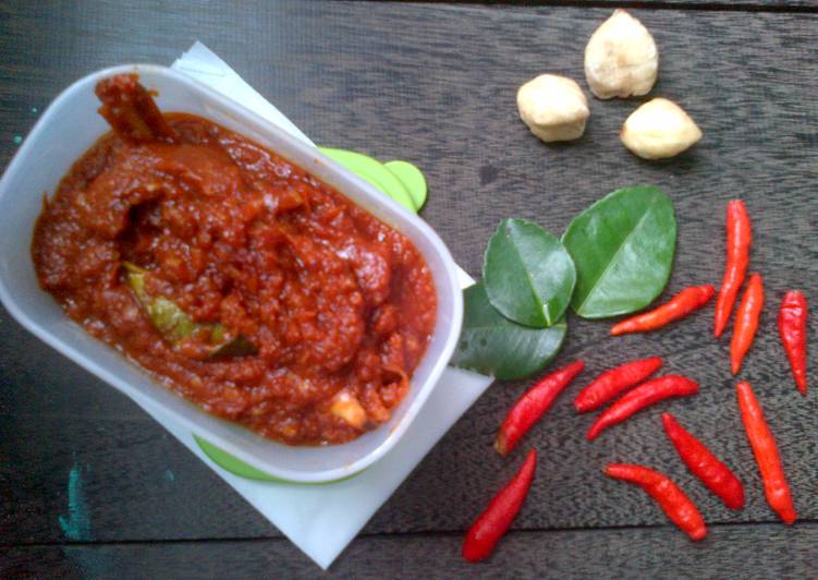 resep lengkap untuk .: Sambal Bajak Pueeddeess Puol :.