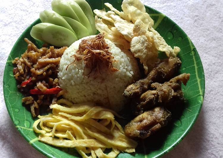 bahan dan cara membuat Nasi Uduk Gurih Nikmat (magicom)??