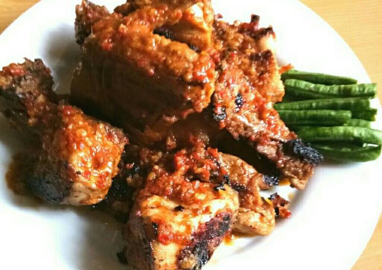 bahan dan cara membuat Ayam bakar bumbu rujak