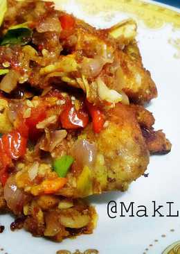 Ayam goreng (bumbu kuning) sambal bawang