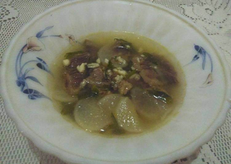 bahan dan cara membuat Soegogi Muguk (sup Lobak daging Korea)