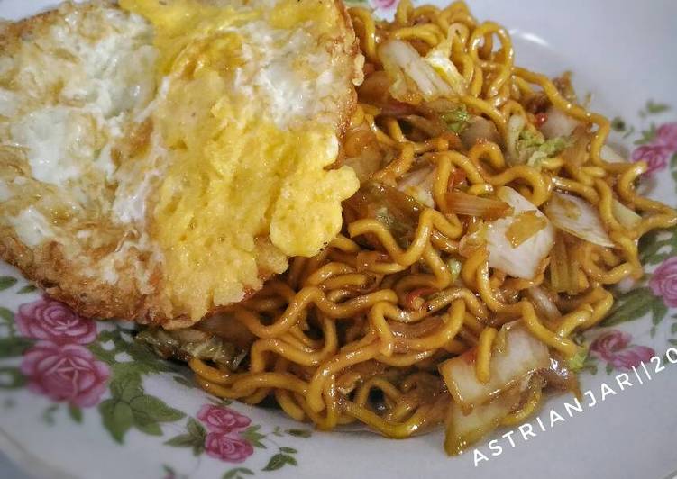 Resep Mie goreng pedas simple?? Kiriman dari ??Astri Anjar??