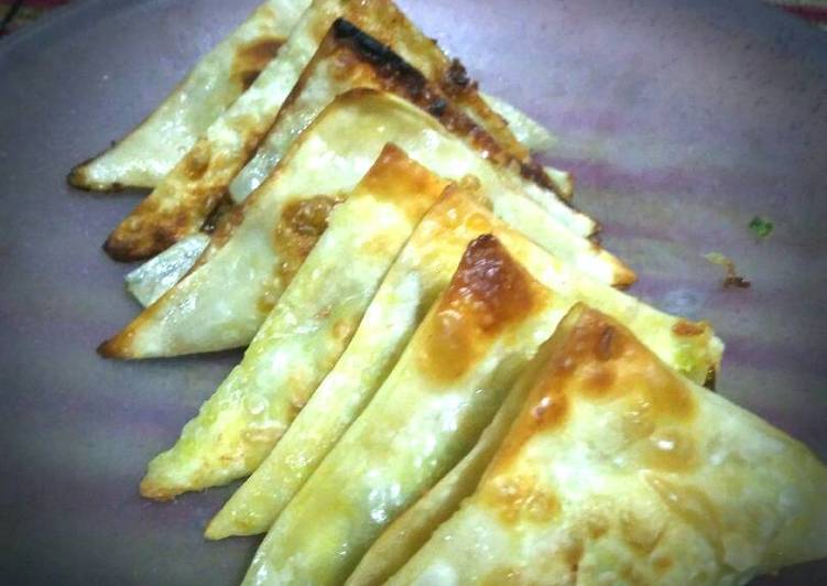  Resep  Martabak  telor mini  oleh santi Cookpad