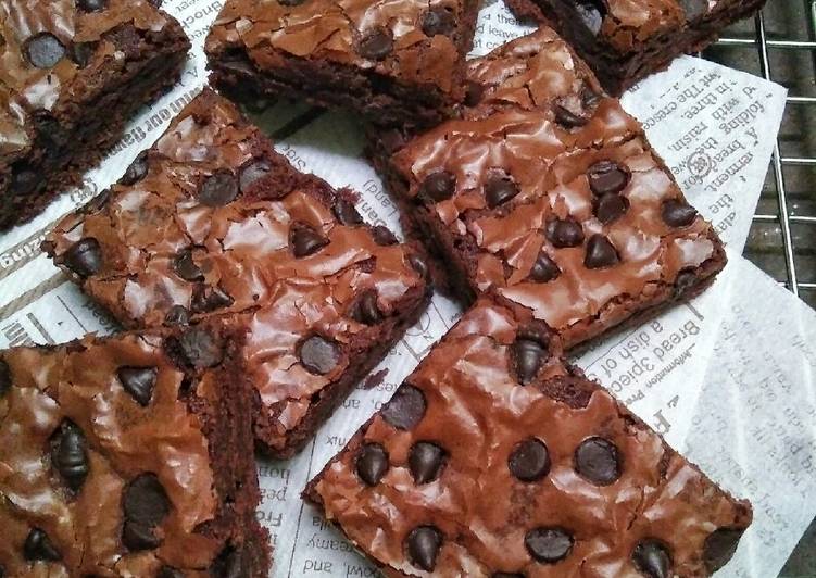  Resep  CHEWY BROWNIES  tips sukses shiny  crust  oleh 