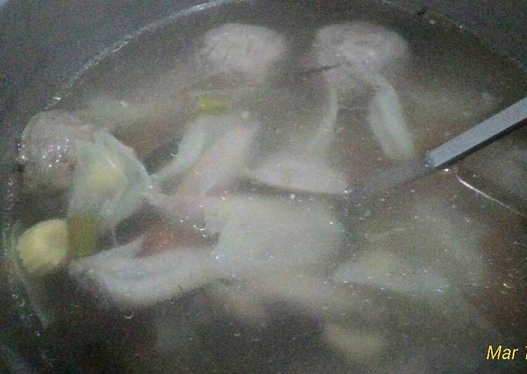 cara membuat Sop bakso cemplang-cemplung